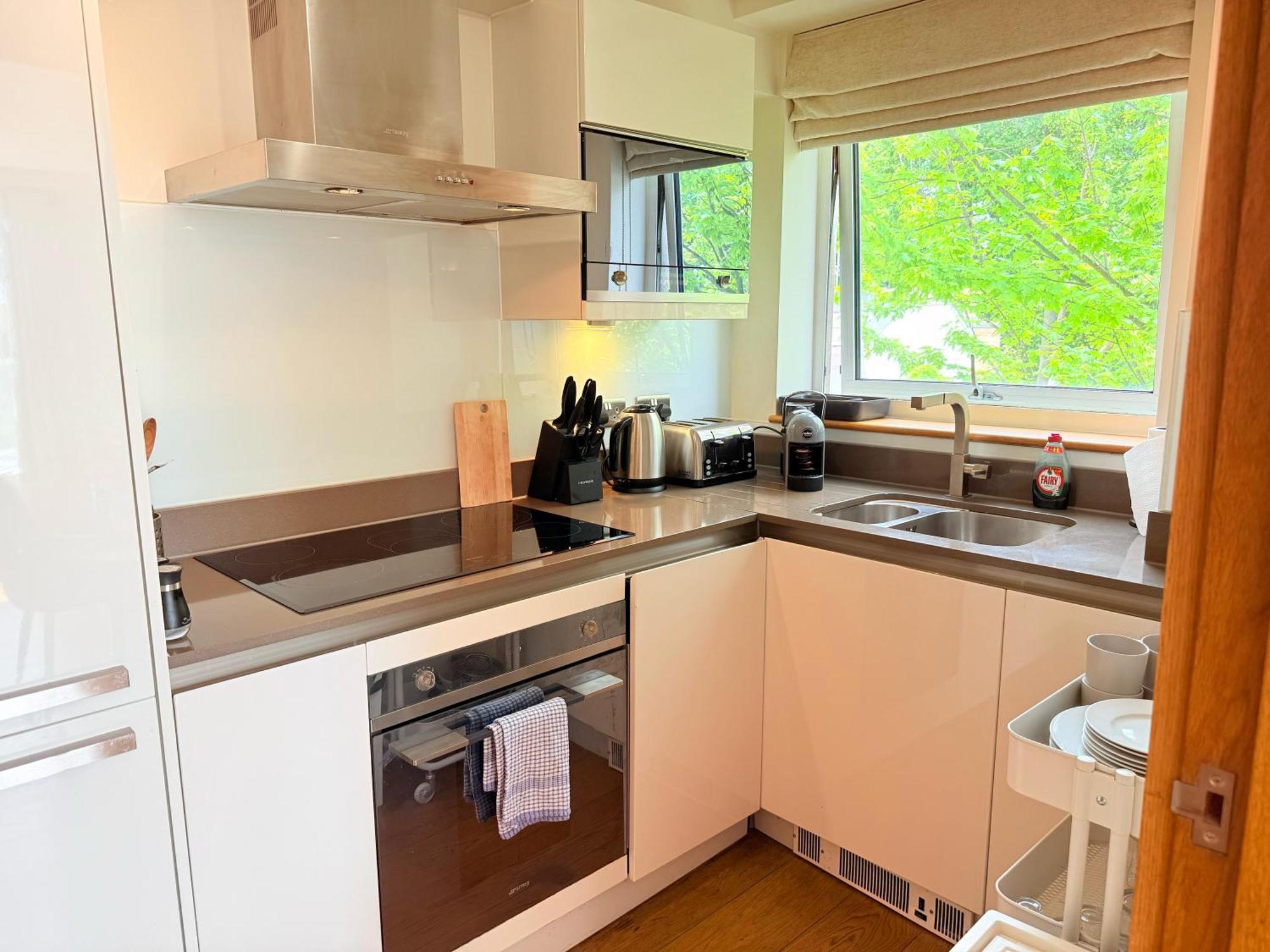 Westwood House Apartment
